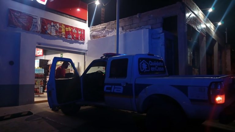 Atraca expendio con revolever