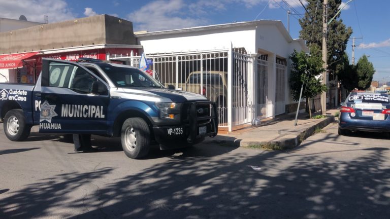 Asalta abarrotes con cuchillo